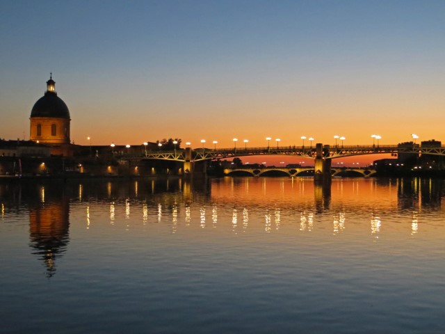 Blxick über die Garonne in Toulouse bei Abendstimmung