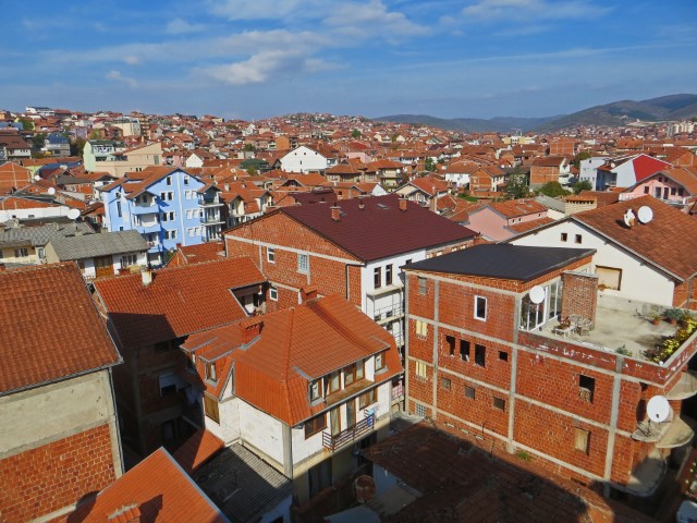 Blick über die Dächer von Pristina
