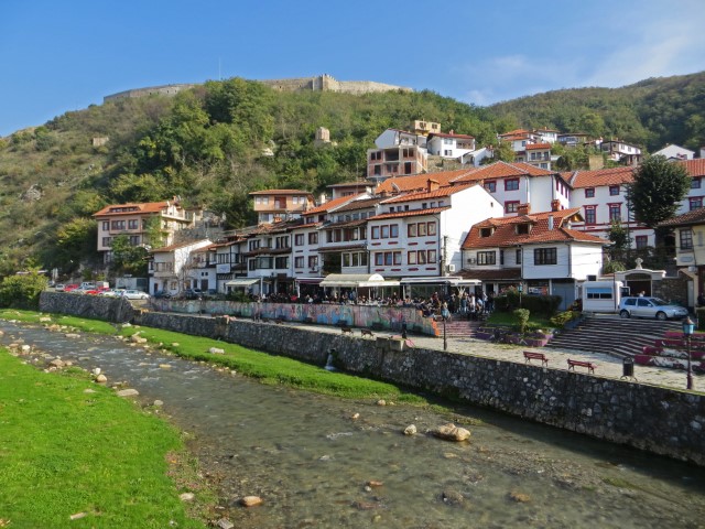 Prizrens Altstadt vor den Hügeln