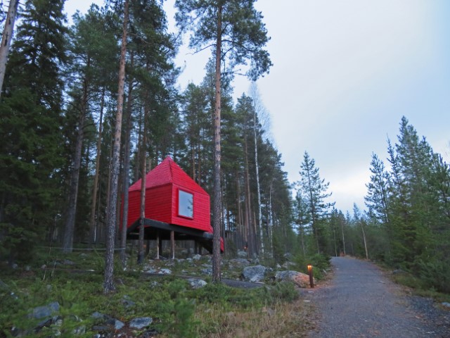 Rotes Baumhaus im Tree Hotel in Harads